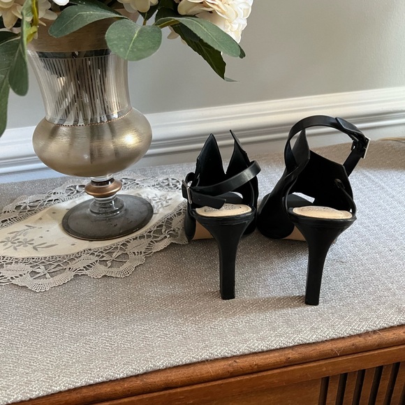 Vince Camuto Black Women's Heeled Sandals - Picture 2 of 4